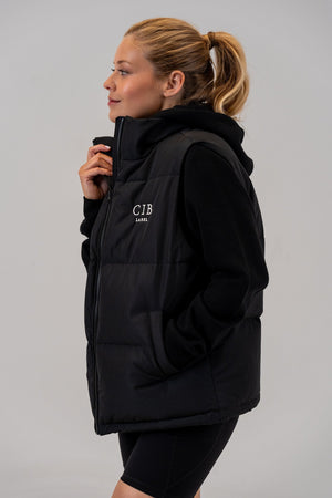 Women's 630-Fill Down Puffer Vest Black, side view