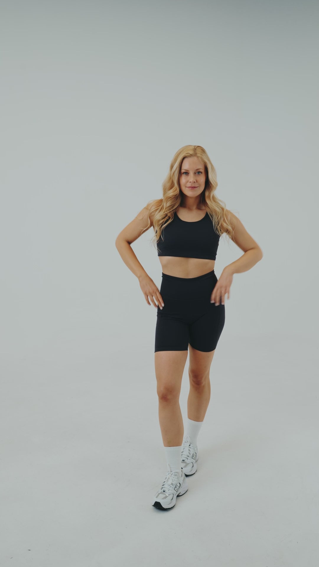 Structured Sports Bra and Slim High-Waisted Active Shorts Navy, video