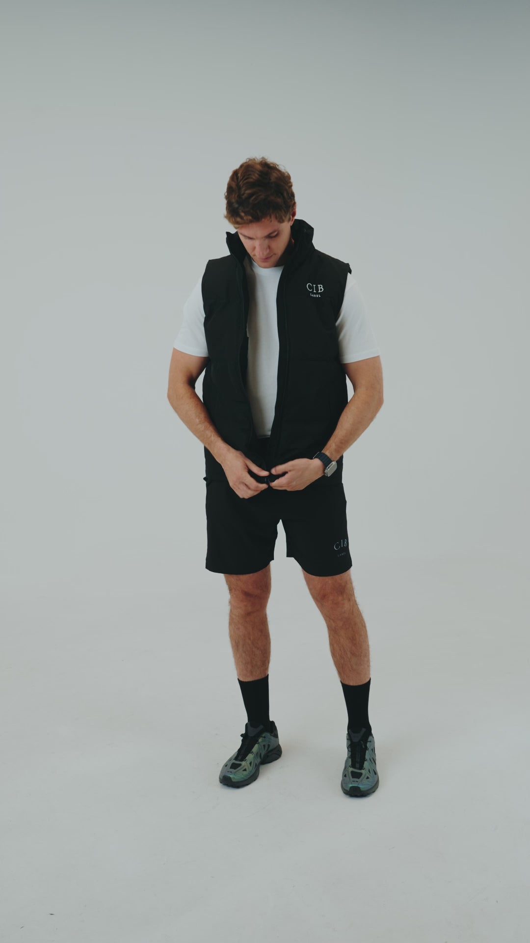 Men's 630-Fill Down Puffer Vest Black, video