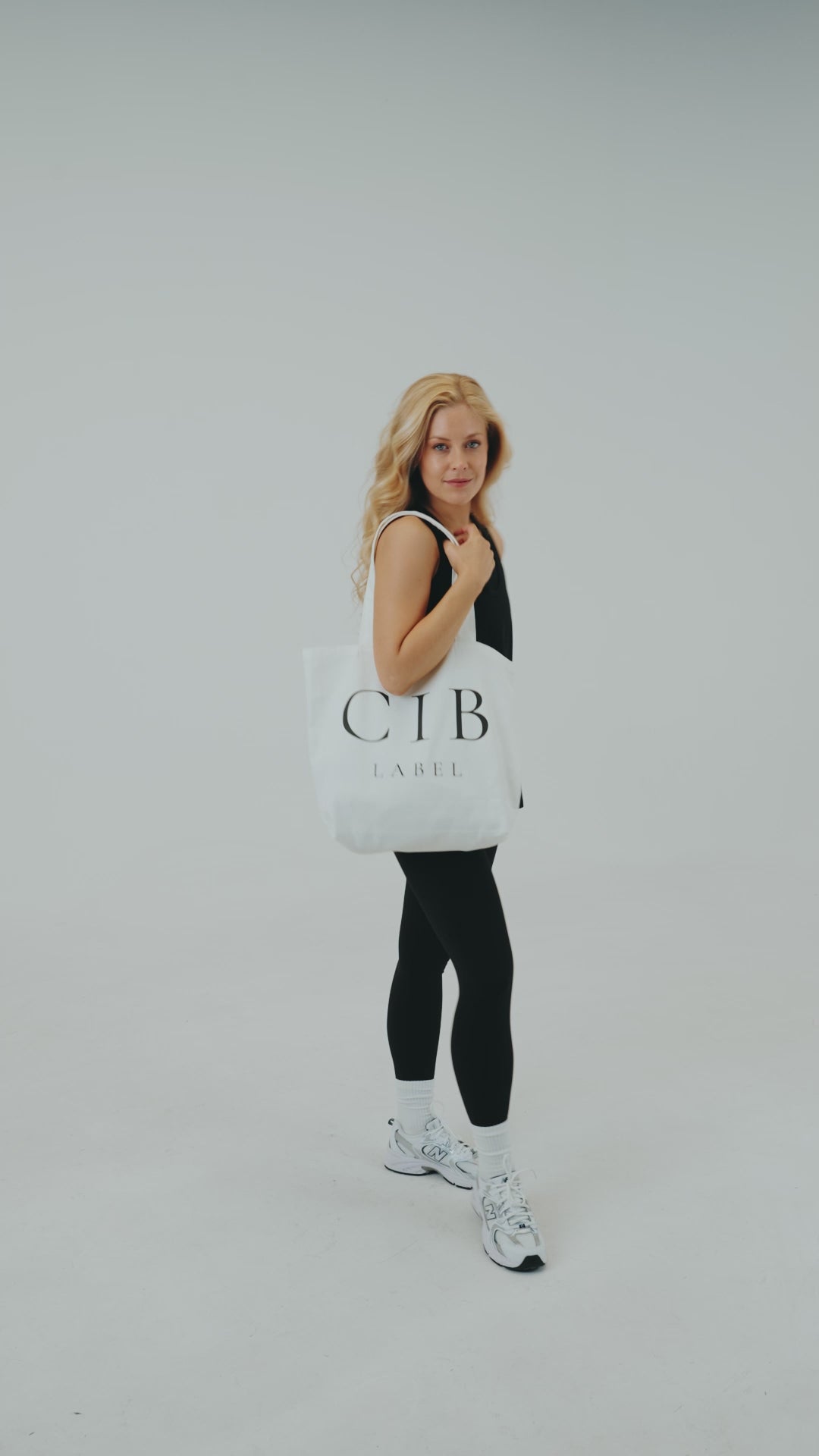 Canvas Shoulder Tote Natural, video